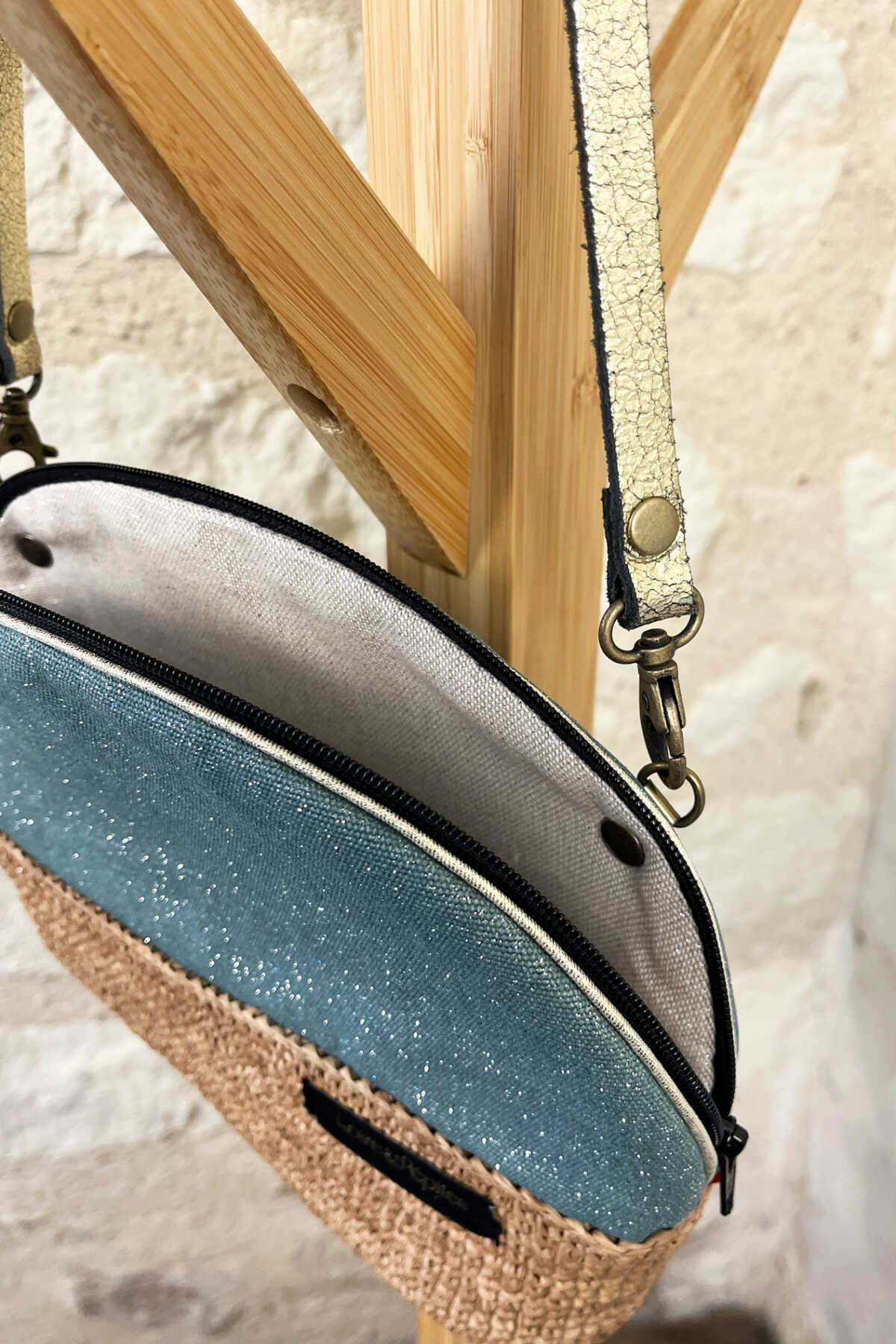 SAC BANDOULIERE TROUSSE RAPHIA – Blue denim