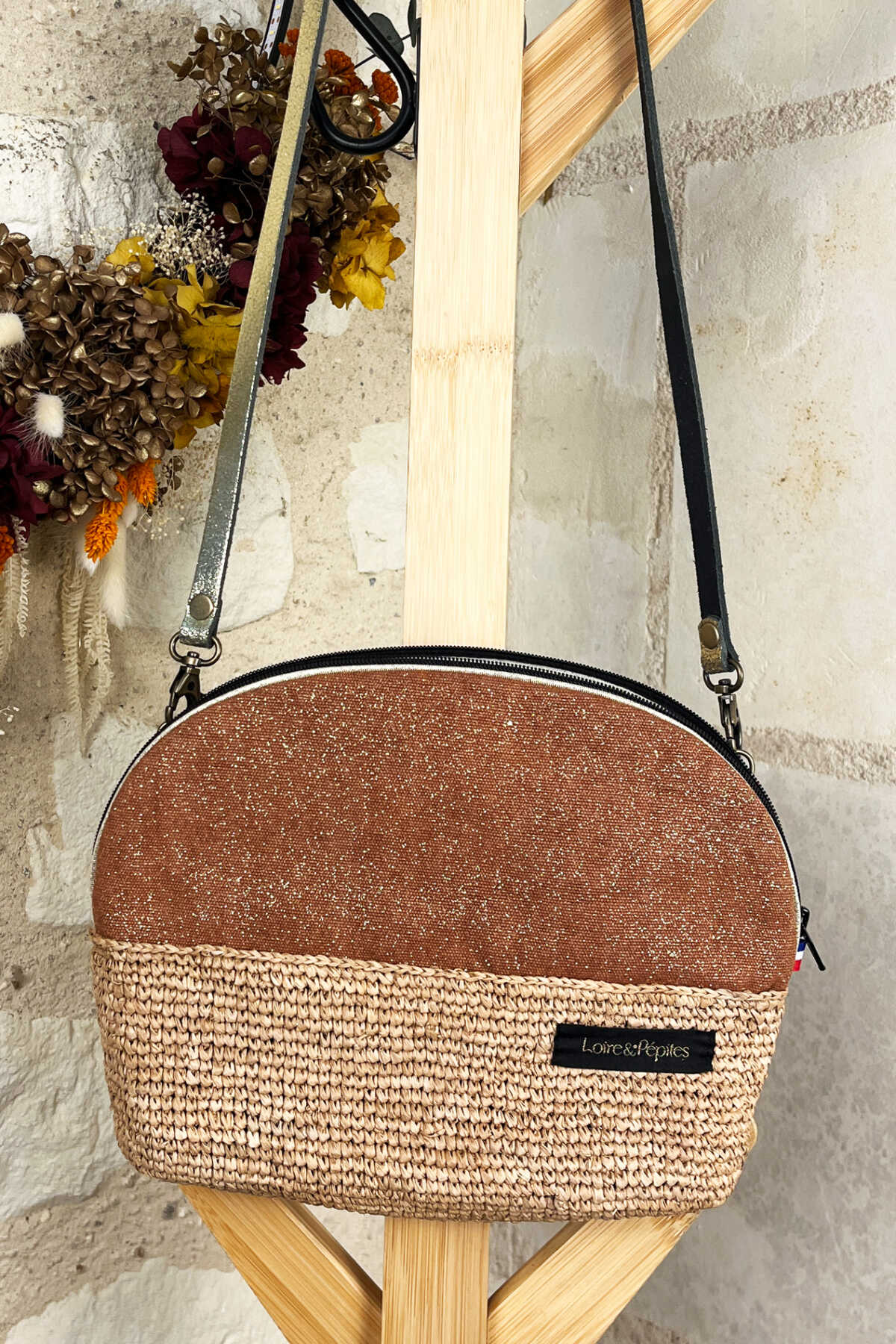 SAC BANDOULIERE TROUSSE RAPHIA – Brique