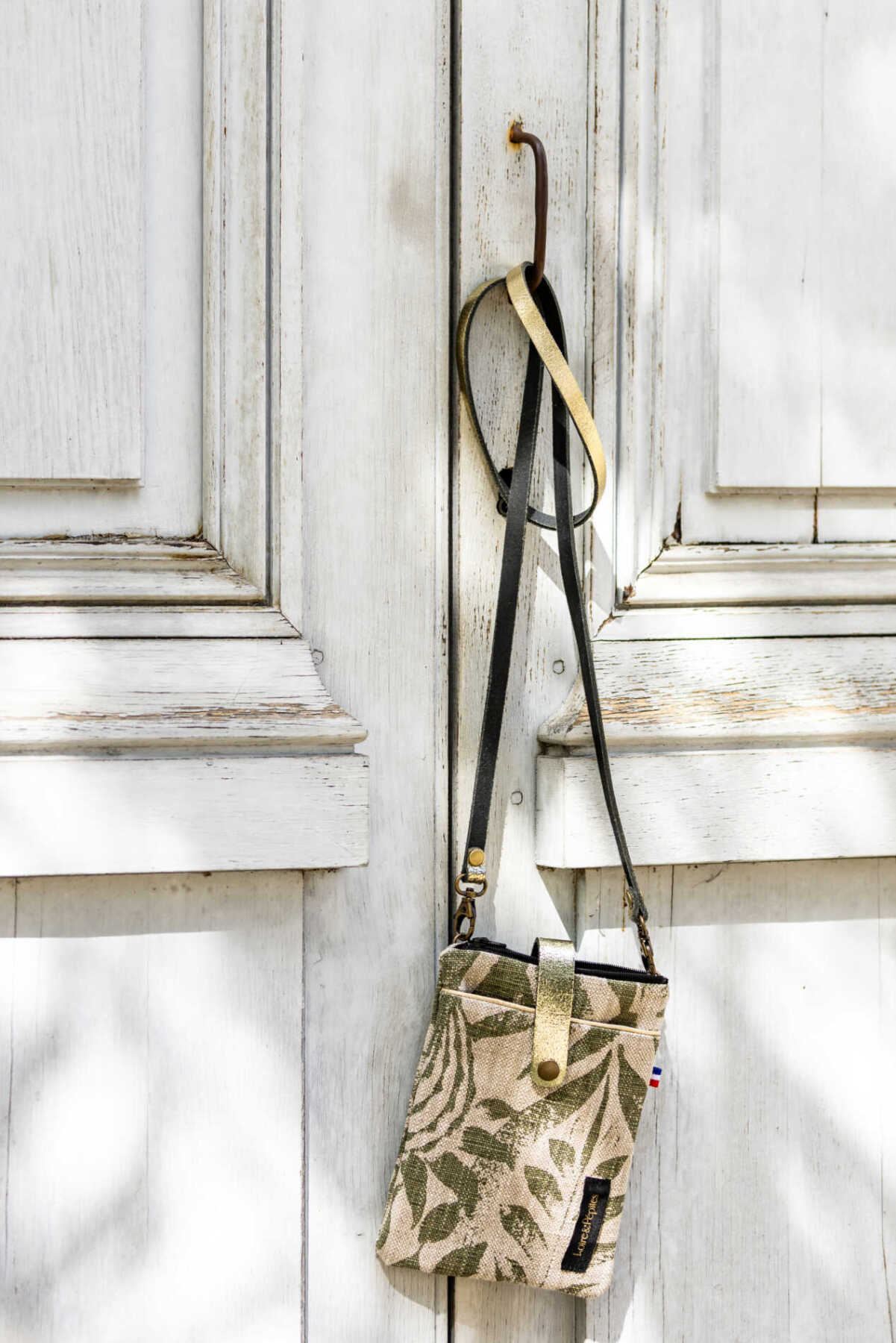 POCHETTE TELEPHONE BANDOULIERE – Feuillage Kaki