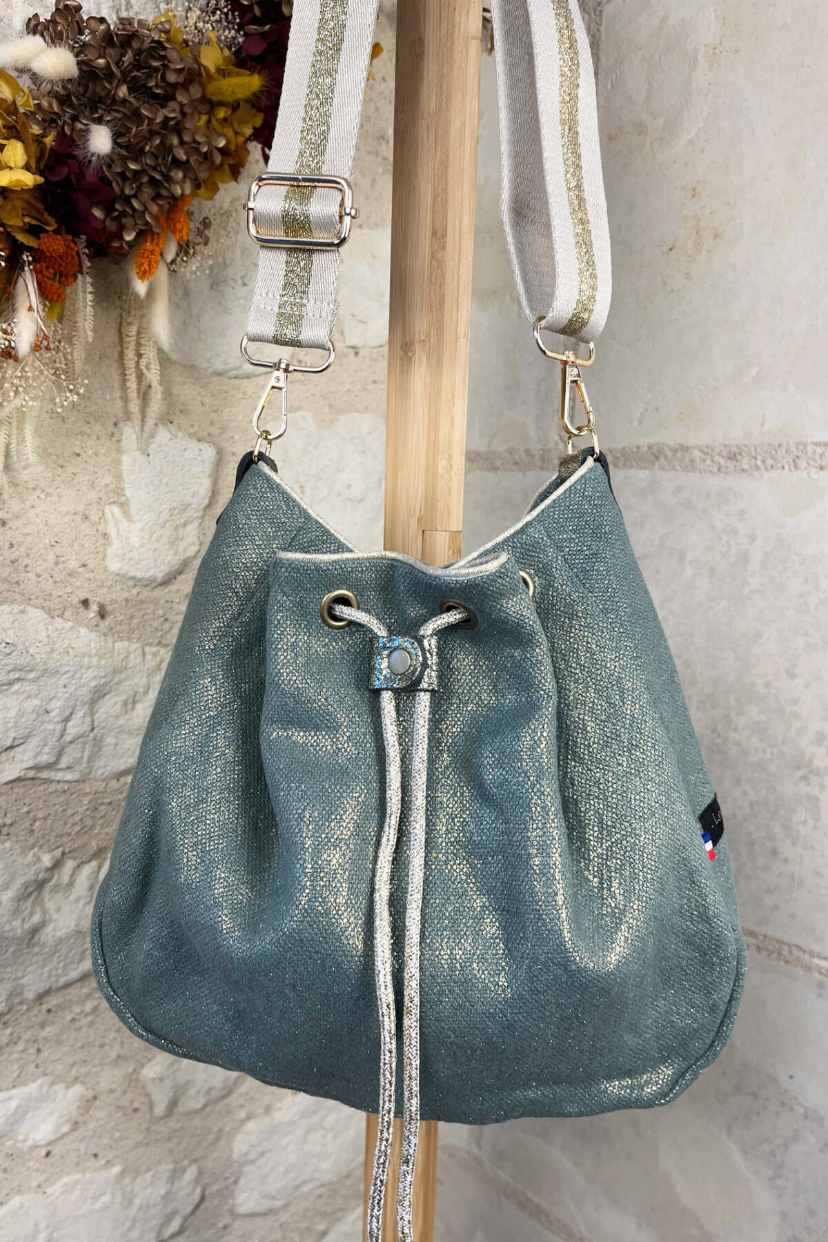 SAC SEAU BANDOULIERE – LIN irisé – Blue denim/doré