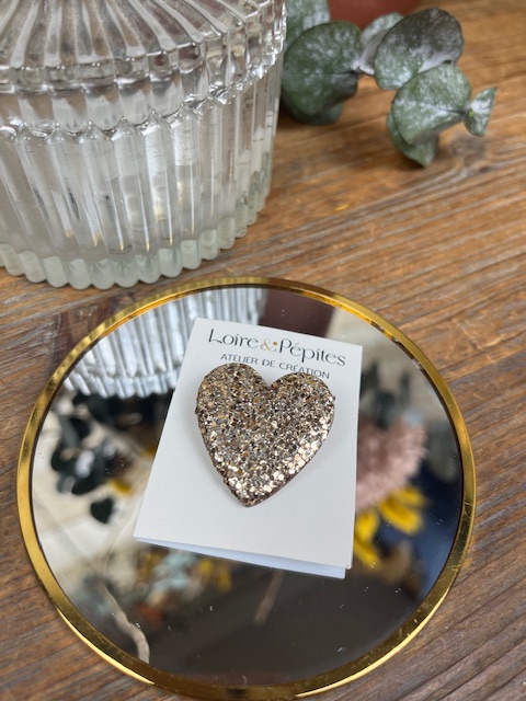 BROCHE Coeur – Résine et paillettes