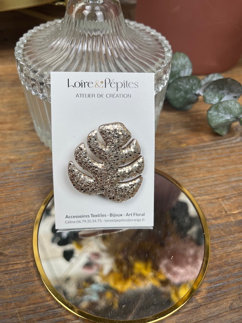 BROCHE Feuille – Résine et paillettes – Doré