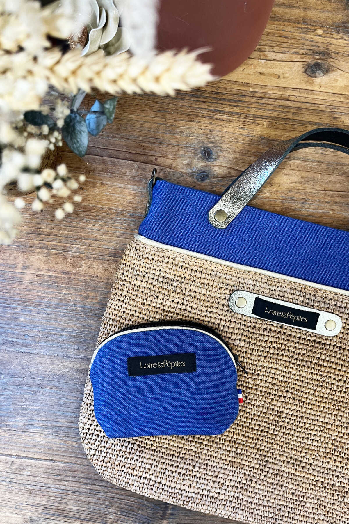 SAC A MAIN BANDOULIERE –  Raphia/lin – Bleu indigo