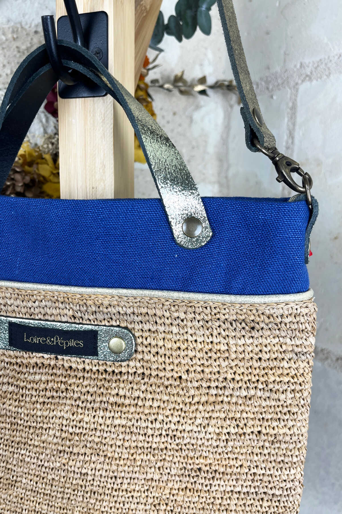 SAC A MAIN BANDOULIERE –  Raphia/lin – Bleu indigo