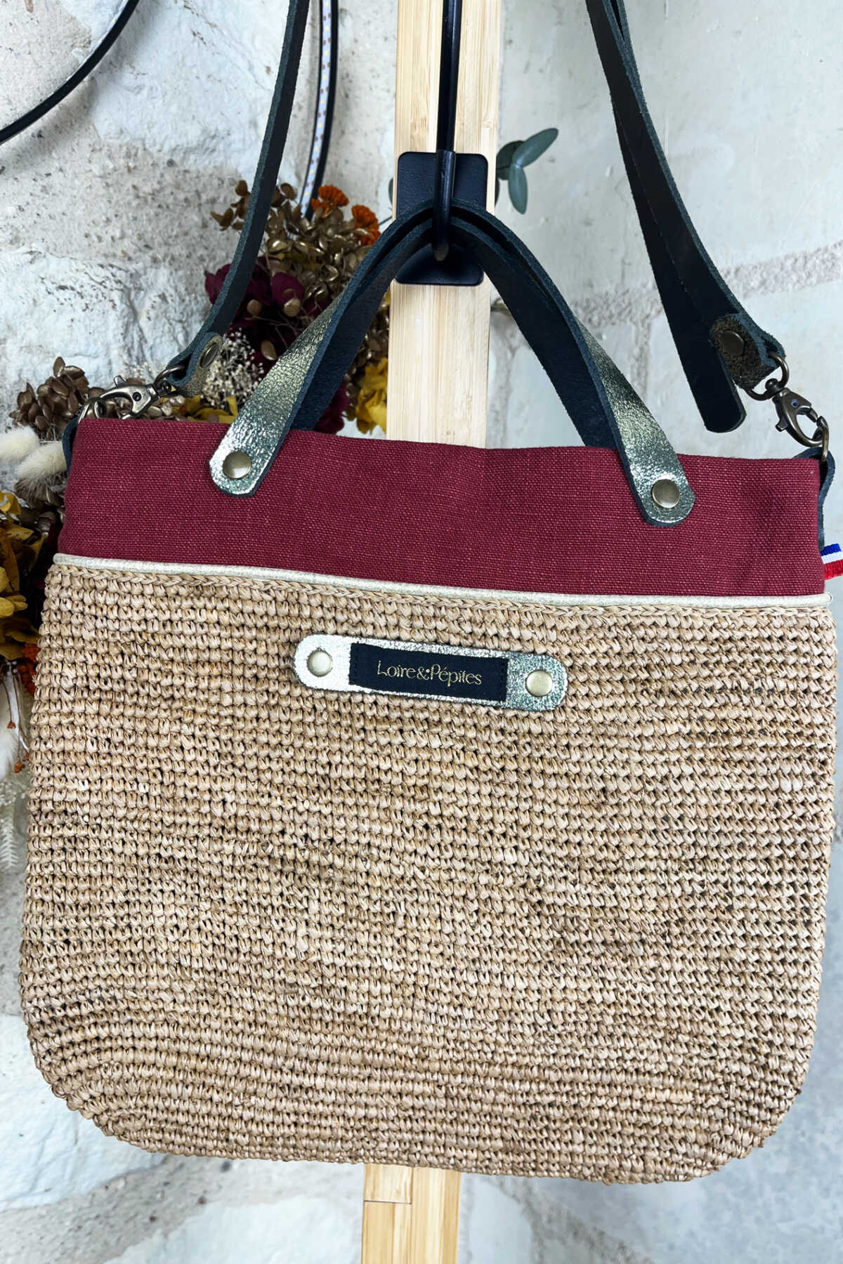 SAC A MAIN BANDOULIERE –  Raphia/lin – Grenat