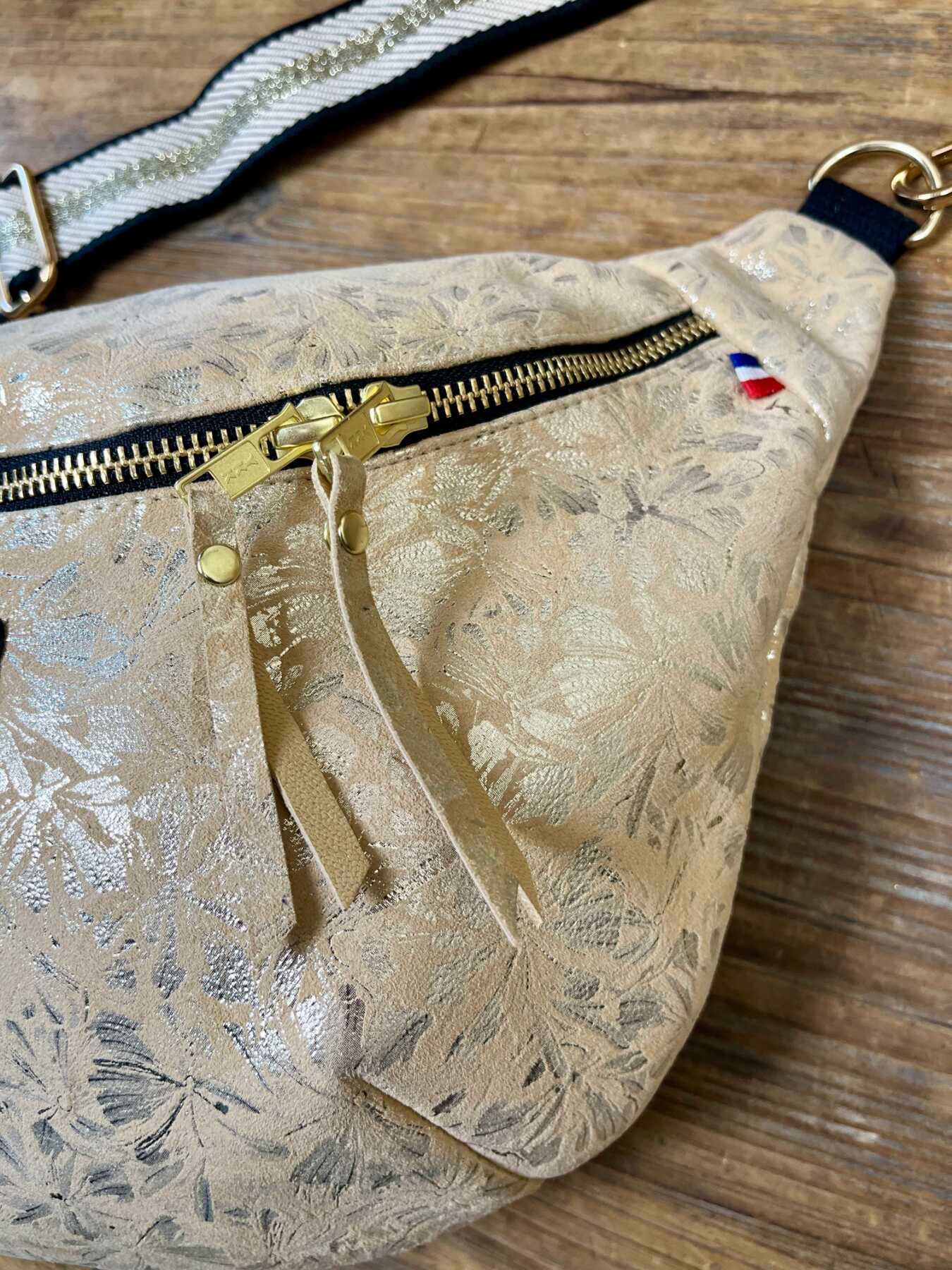 BANANE – Cuir – Floral irisé nude