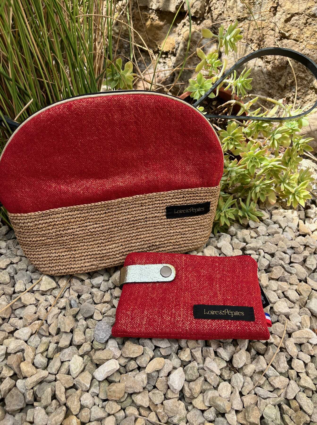 SAC BANDOULIERE TROUSSE RAPHIA – Rouge Cerise