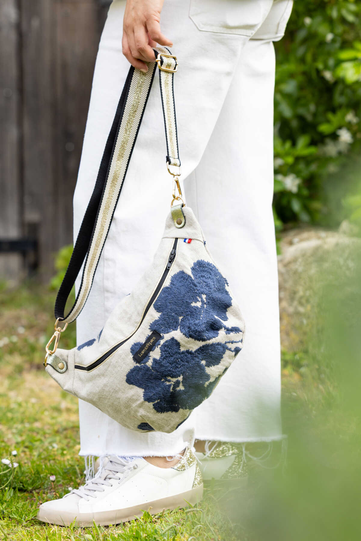 Sac Banane Fleuri | Tissu Brodé marine